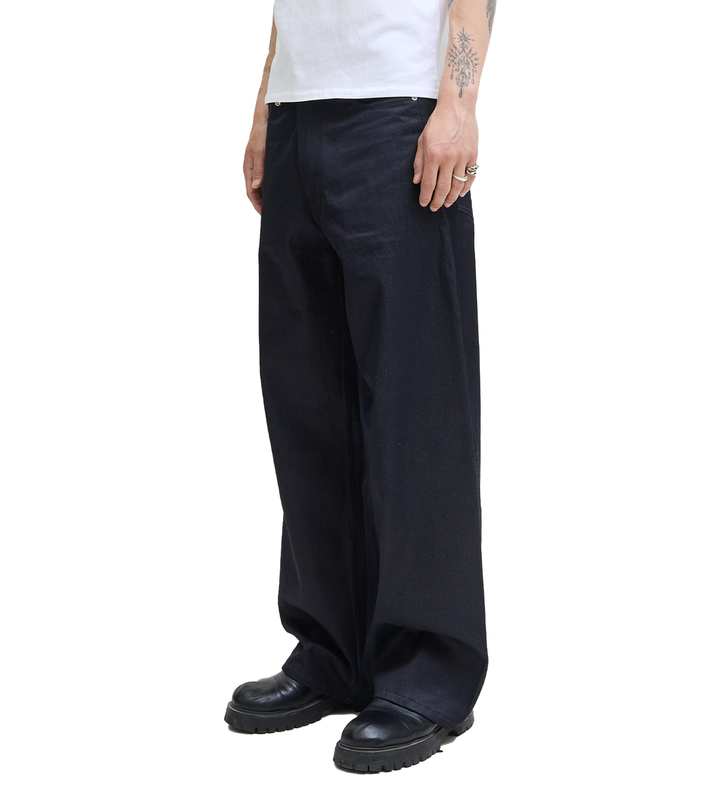 CURVED SEAM JEANS